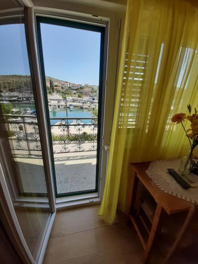 Apartmani Marta Marina Exteriör bild