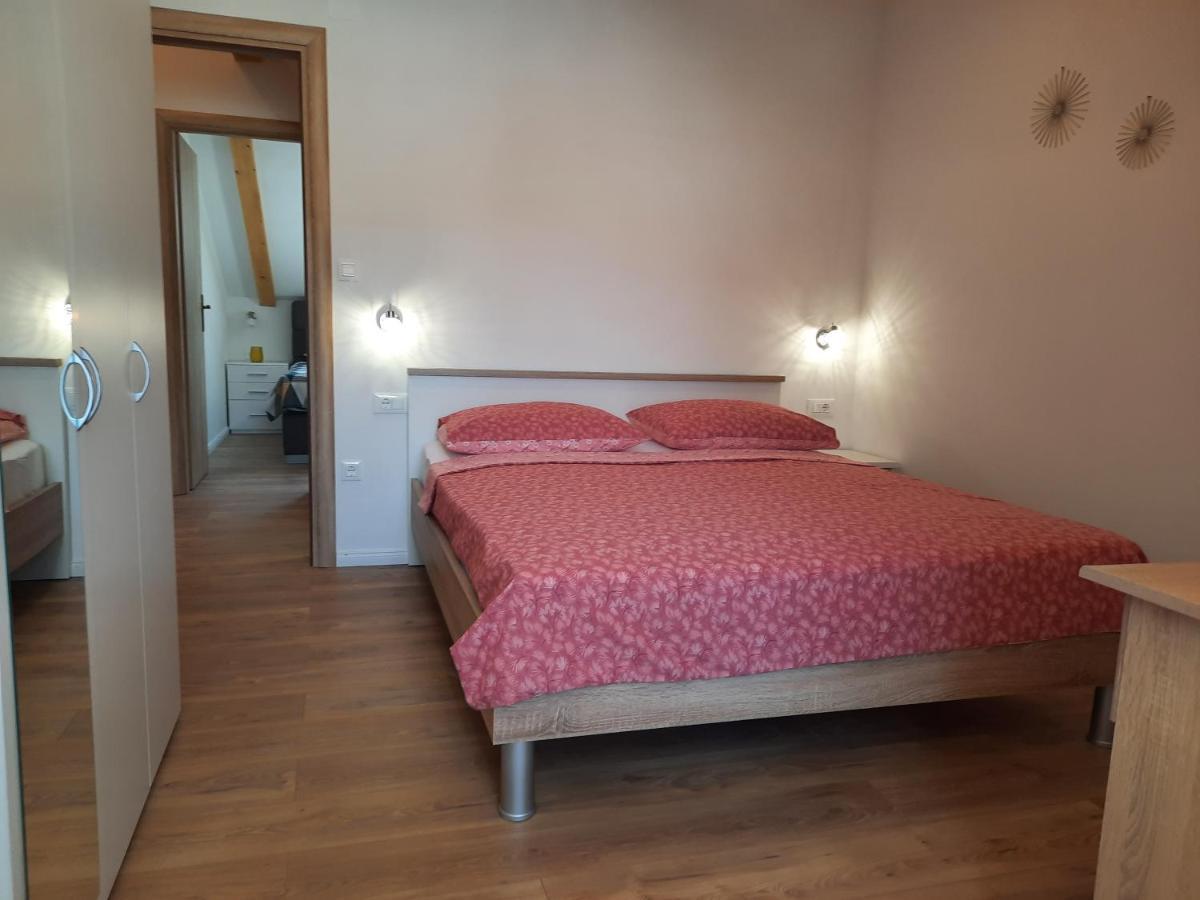 Apartmani Marta Marina Exteriör bild