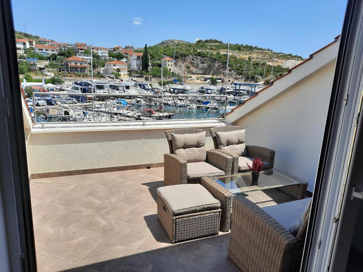 Apartmani Marta Marina Exteriör bild