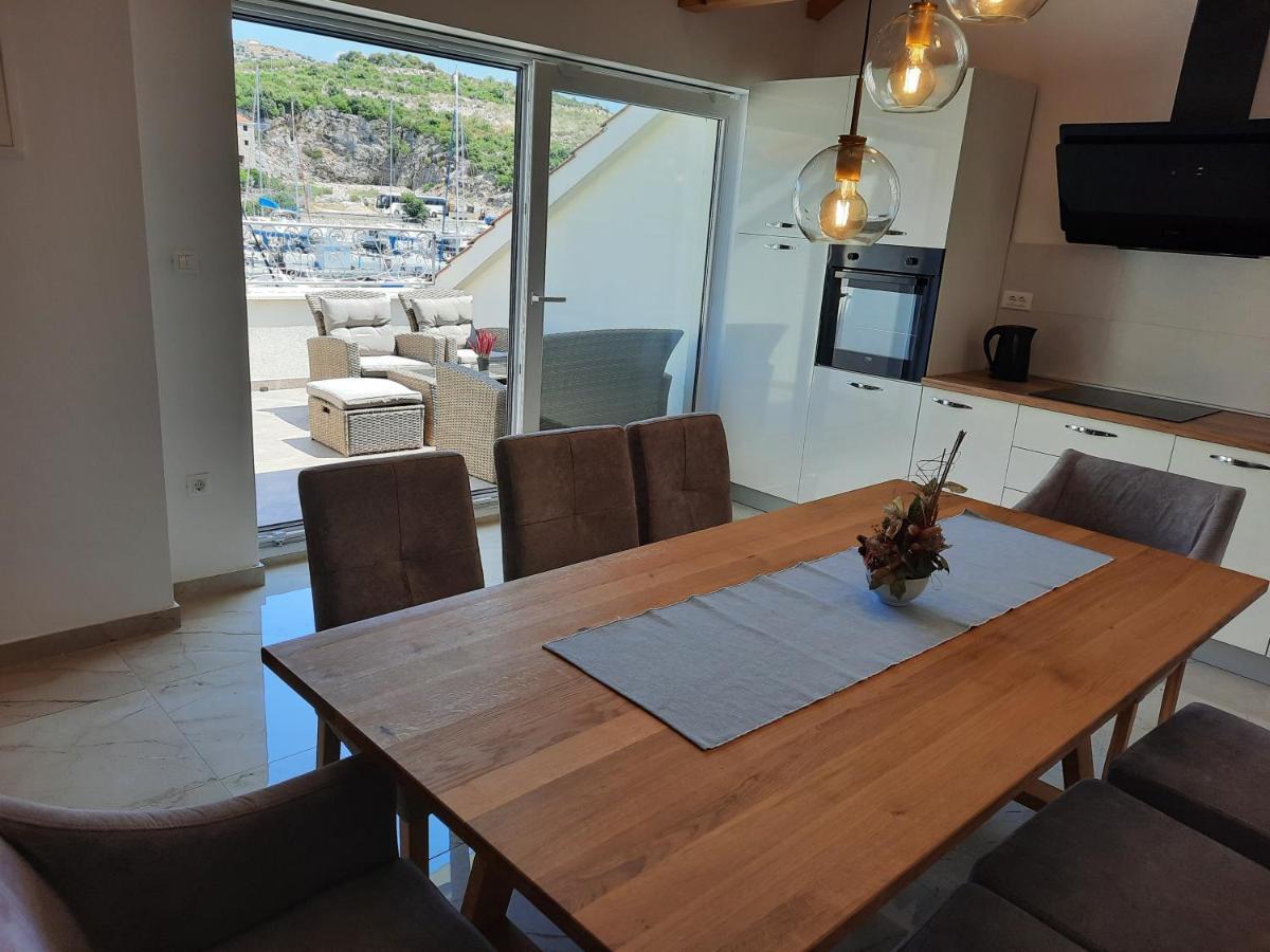 Apartmani Marta Marina Exteriör bild