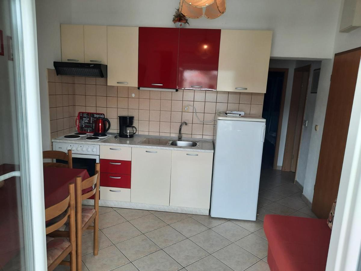 Apartmani Marta Marina Exteriör bild